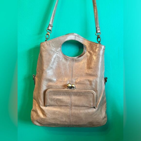 Hobo Taupe Leather Women's Purse that converts to a Crossbody bag or Clutch - Picture 3 of 5